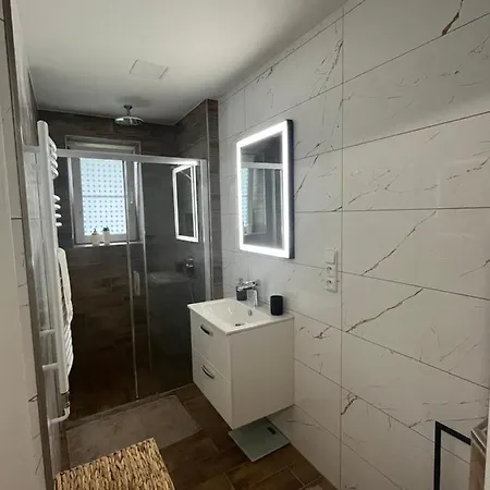 Lejlighed Zcela Zarizeny Byt Ve Vrbne Pod Pradedem, Fully Furnished Flat In *